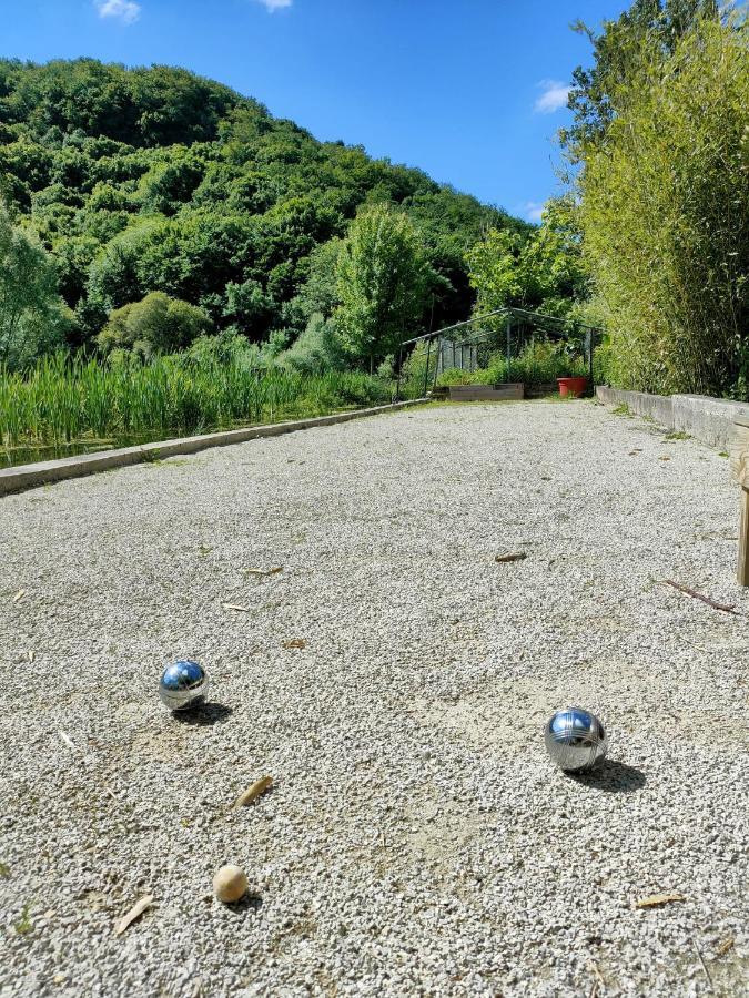 Les Pieds Dans L'Eau, Gite La Source Lachapelle-Auzac Exterior photo